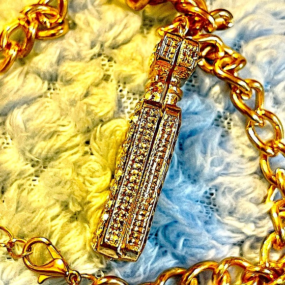 Crystal charm perfume bottle necklace sparkly/chunky chain adjustable cut outs💜 - Picture 3 of 4